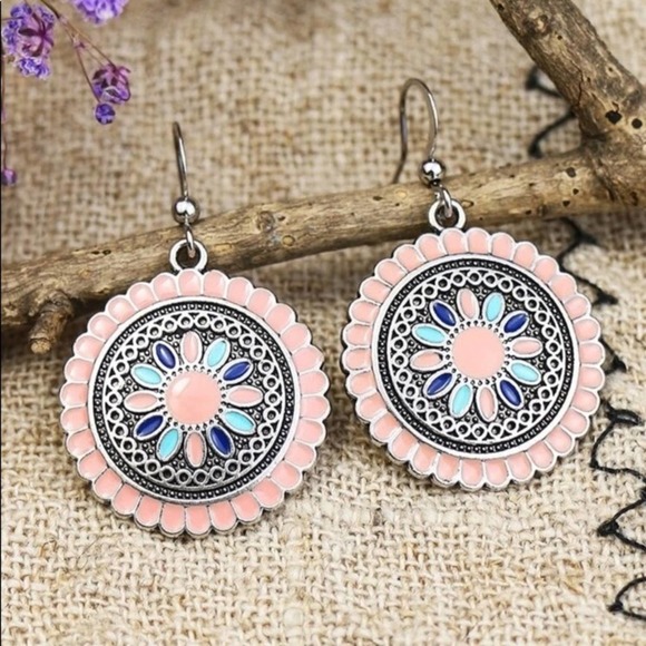 1 LEFT! Bohemian Round Flower Drop Dangle Earrings - Picture 3 of 3